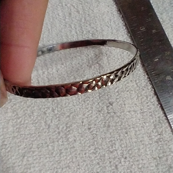 Silvertone bangle bracelet approx. 2.5 wide - Picture 1 of 4